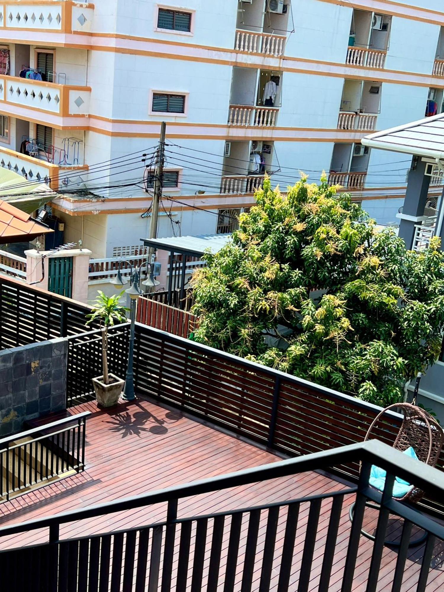 Yotaka Bangkok Hotel Exterior photo